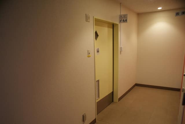 小石川運動場 のトイレ入口写真
