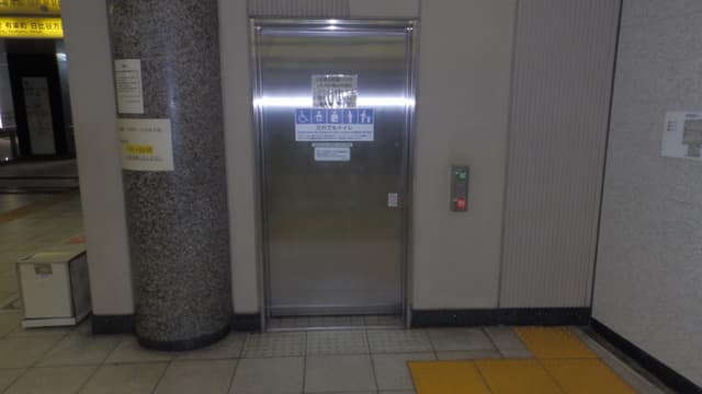 都営浅草線東銀座駅 のトイレ入口写真