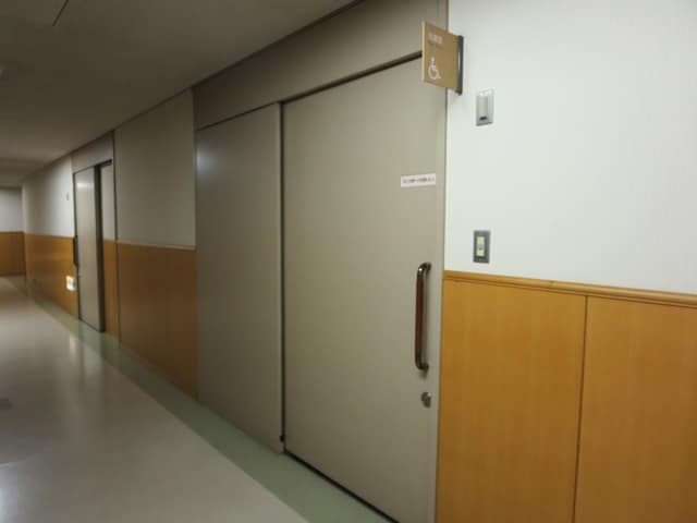 京橋プラザ区民館 のトイレ入口写真