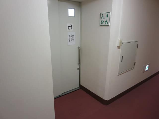 新川区民館 のトイレ入口写真