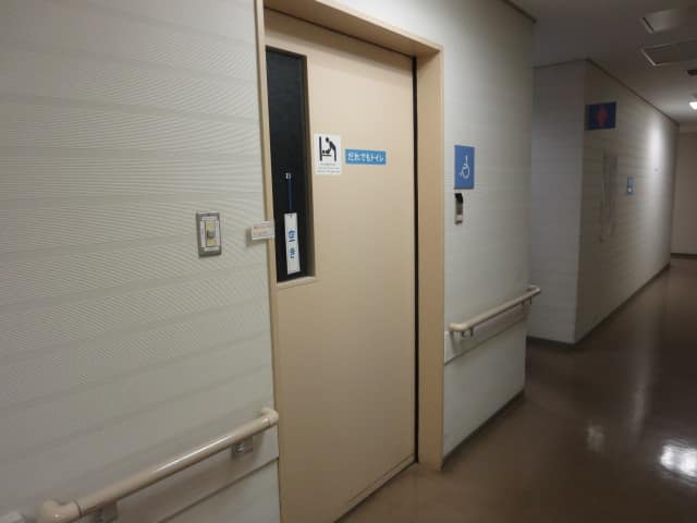 堀留町区民館 のトイレ入口写真