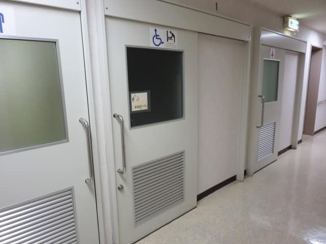 浜町区民館 のトイレ入口写真