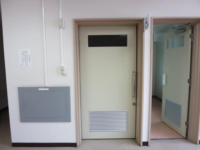佃区民館 のトイレ入口写真