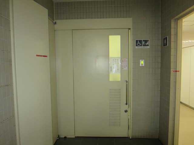 晴海区民館 のトイレ入口写真