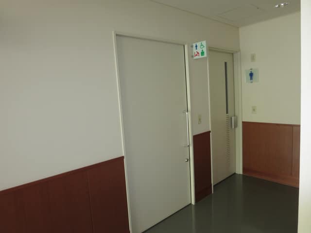 浜町集会施設 のトイレ入口写真
