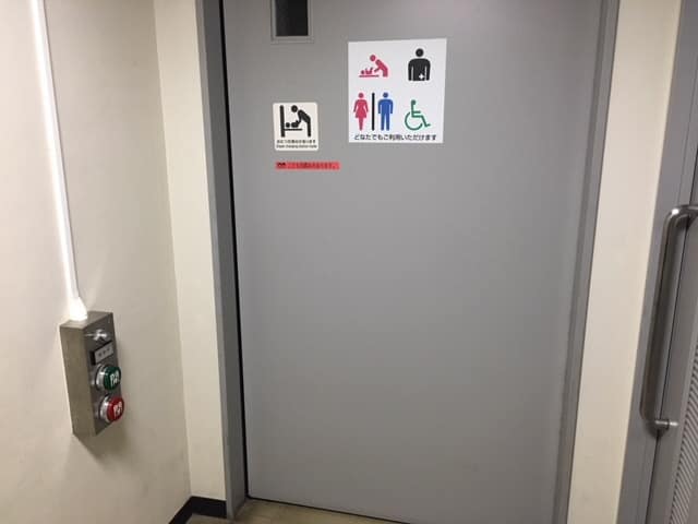 京橋図書館 のトイレ入口写真