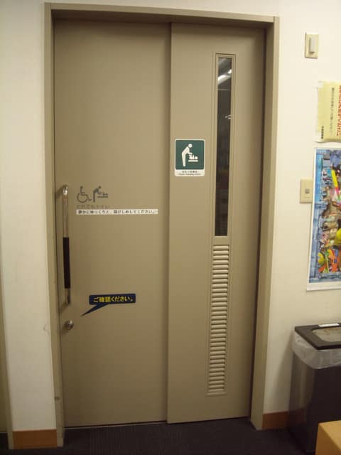 月島図書館 のトイレ入口写真