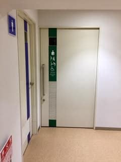 日本橋社会教育会館 のトイレ入口写真