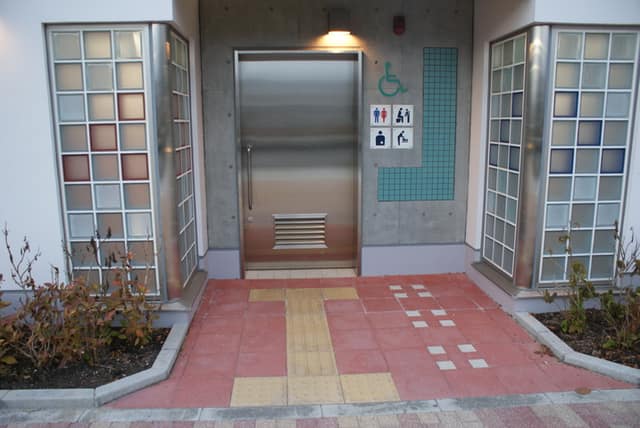 豊海運動公園内公衆便所 のトイレ入口写真