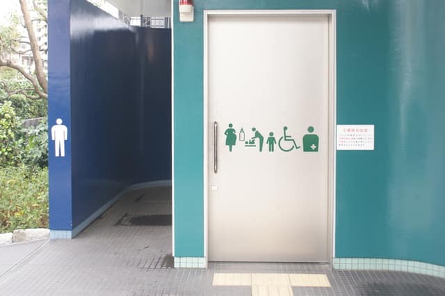門跡橋東公衆便所 のトイレ入口写真