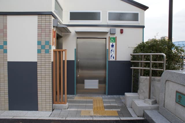 豊海橋際公衆便所 のトイレ入口写真