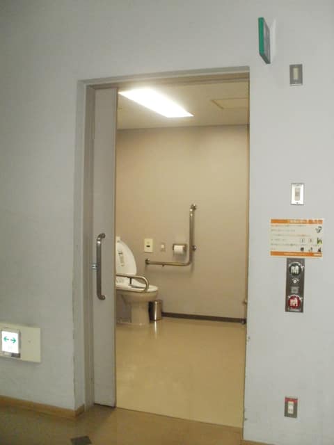 総合スポーツセンター のトイレ入口写真