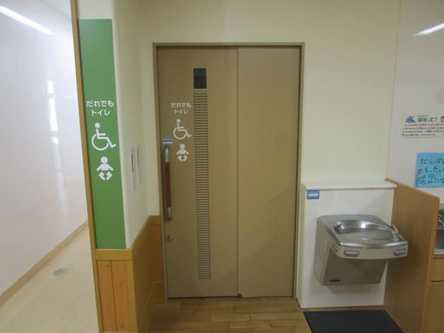 新川児童館 のトイレ入口写真