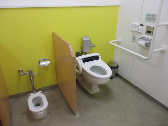 月島児童館 のトイレ入口写真