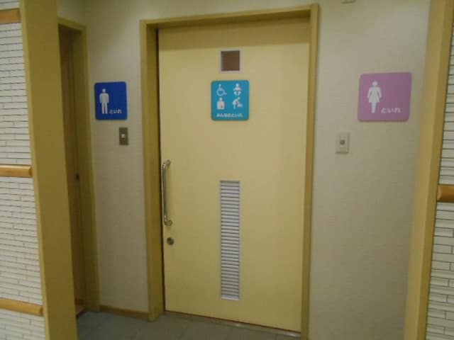晴海児童館 のトイレ入口写真