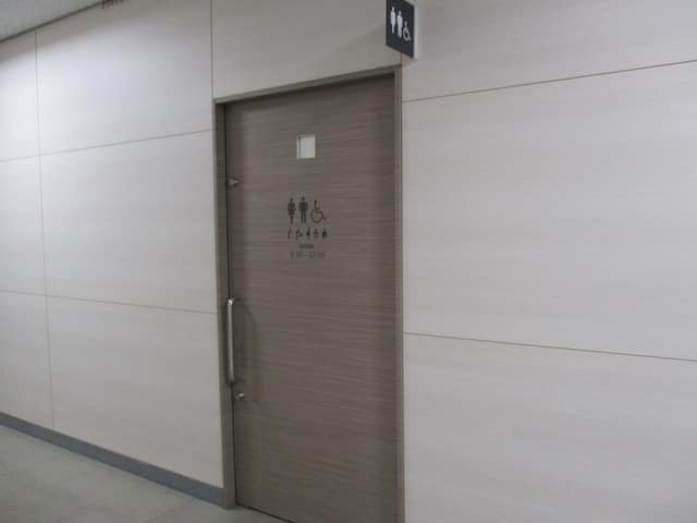 十思スクエア別館 のトイレ入口写真