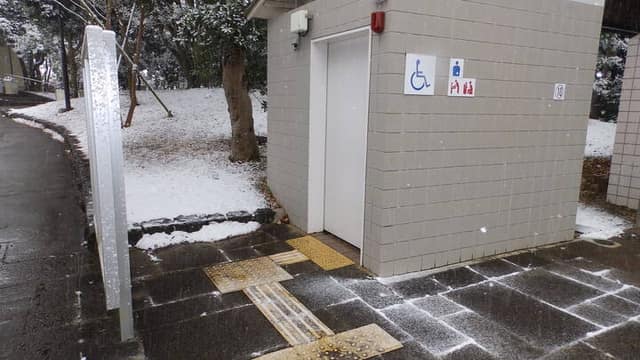 葛西臨海公園 のトイレ入口写真