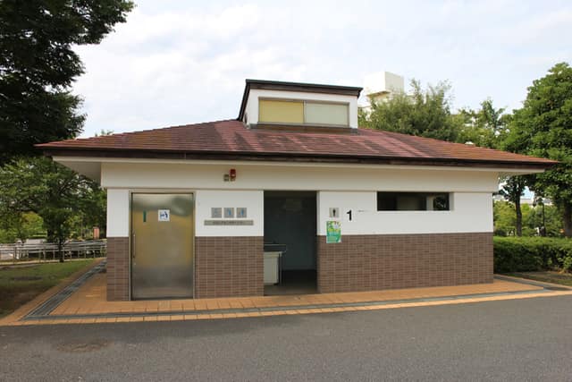 大島小松川公園 のトイレ入口写真