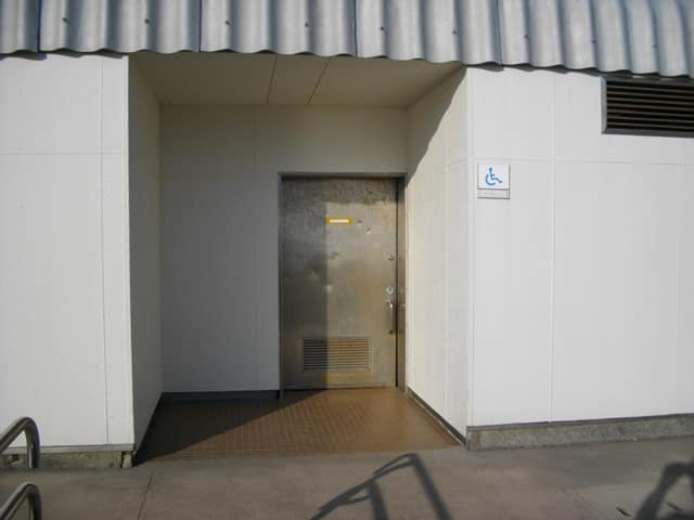葛西海浜公園 のトイレ入口写真