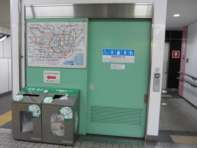 都営新宿線船堀駅 のトイレ入口写真