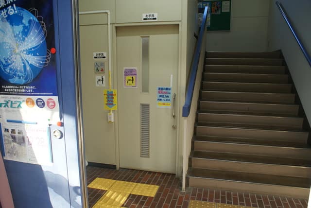東京都水道局江戸川営業所 のトイレ入口写真