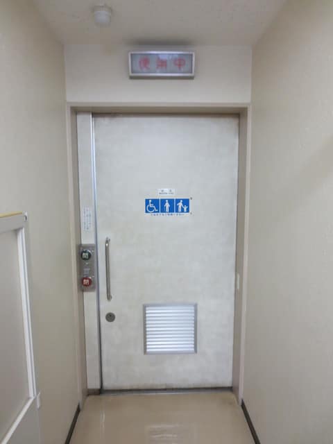 江戸川区役所分庁舎 のトイレ入口写真