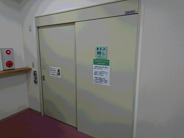 松江区民プラザ のトイレ入口写真