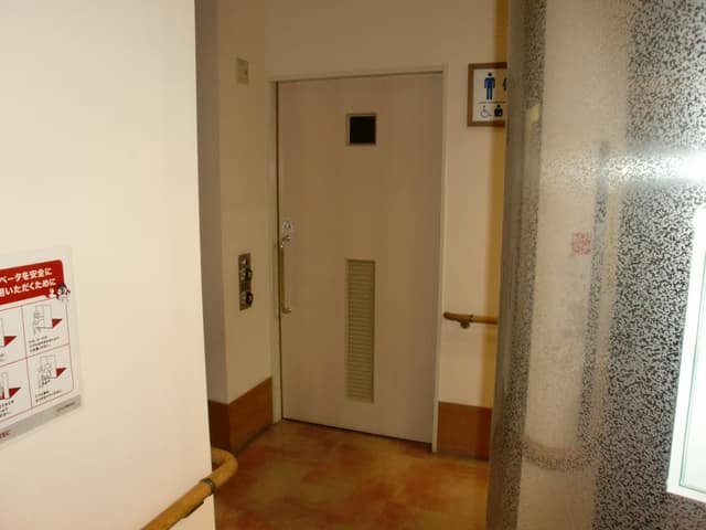 江戸川区北小岩コミュニティ会館 のトイレ入口写真