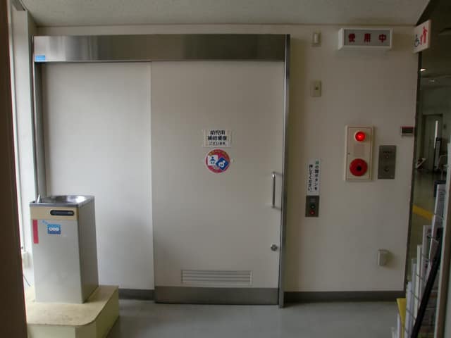江戸川区南小岩コミュニティ会館 のトイレ入口写真