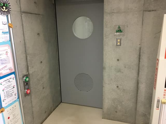 江戸川コミュニティ会館 のトイレ入口写真