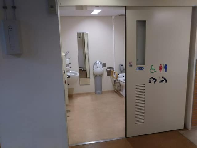 江戸川区清新町健康サポートセンター のトイレ入口写真