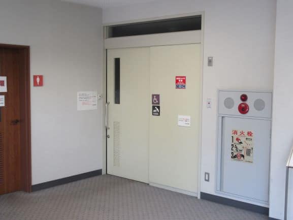 西葛西図書館 のトイレ入口写真