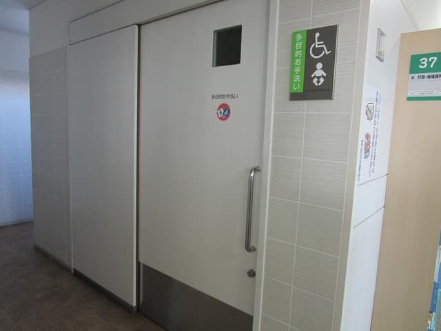 東部図書館 のトイレ入口写真