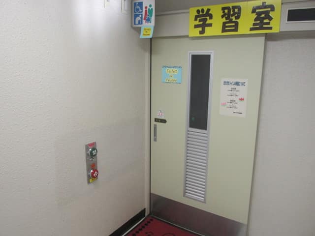共育プラザ南篠崎 のトイレ入口写真