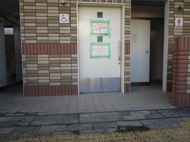 平井公園 のトイレ入口写真