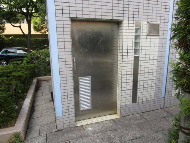 小松川たんぽぽ公園 のトイレ入口写真