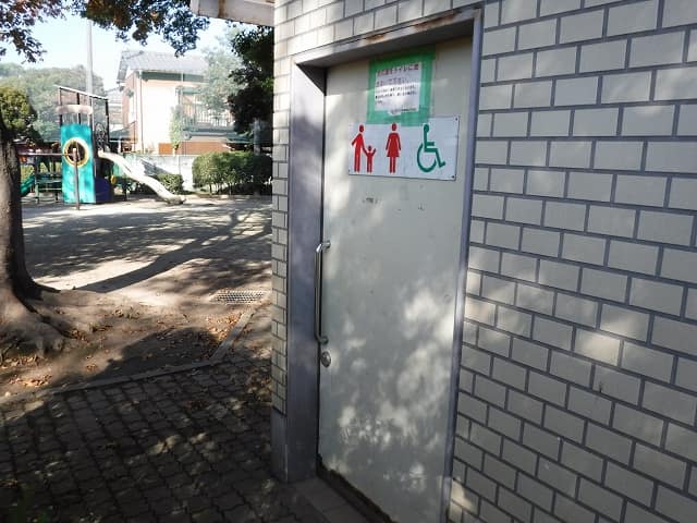 大杉一丁目公園 のトイレ入口写真