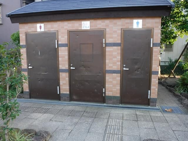 大杉五丁目児童遊園 のトイレ入口写真
