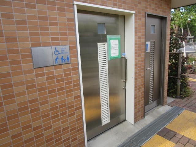 江上しらさぎ公園 のトイレ入口写真