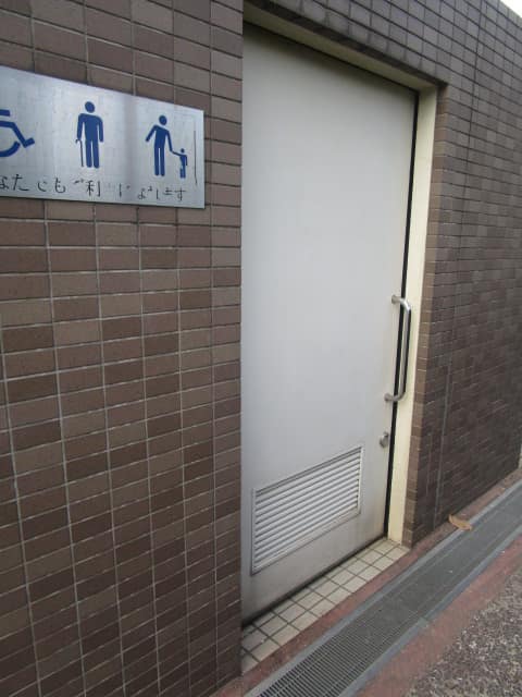 東小松川スポーツ公園 のトイレ入口写真