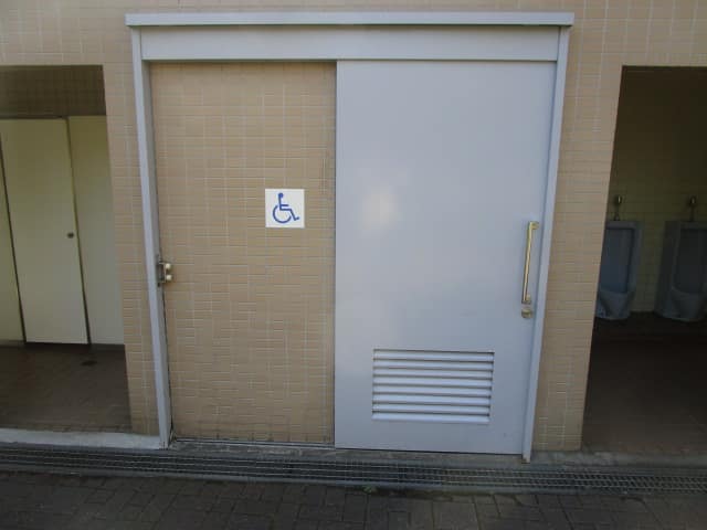 一之江境川親水公園 のトイレ入口写真