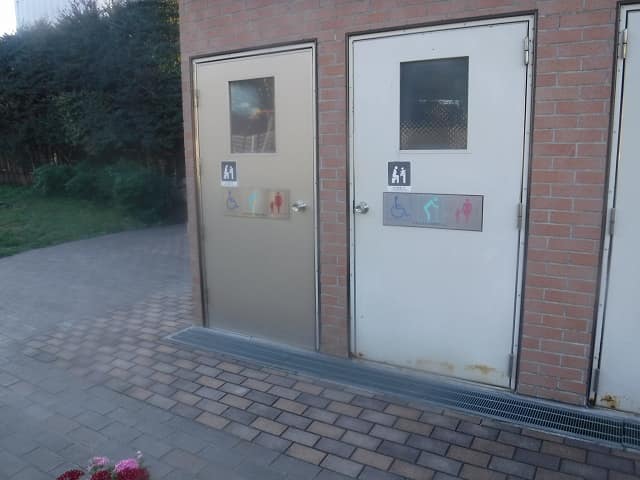 春江五丁目公園 のトイレ入口写真