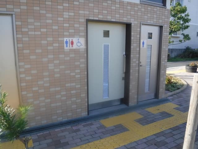 くまの公園 のトイレ入口写真