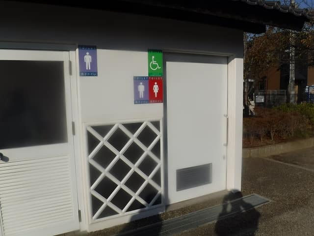 新川口児童遊園 のトイレ入口写真