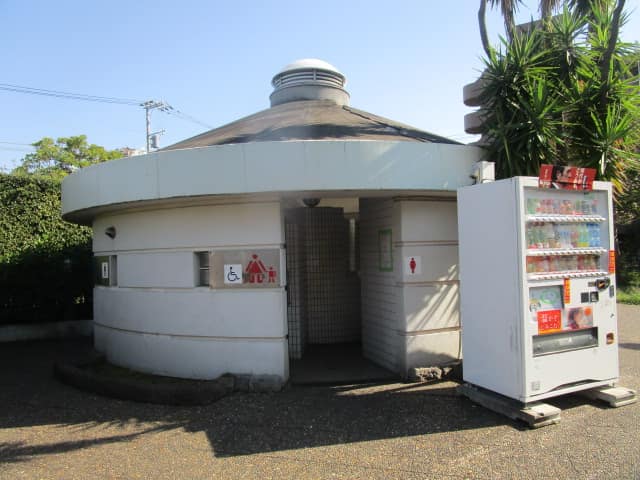 新田の森(総合レクリエーション公園) のトイレ入口写真