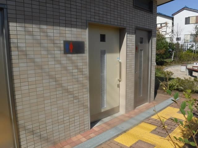 中葛西おひさま公園 のトイレ入口写真
