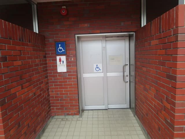 フラワーガーデン(総合レクリエーション公園) のトイレ入口写真