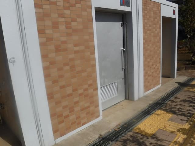 仲町公園 のトイレ入口写真