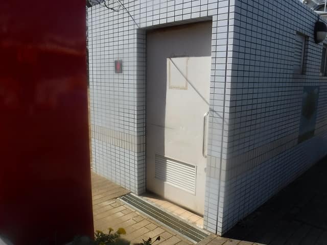 東葛西けやき公園 のトイレ入口写真