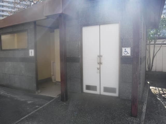 臨海町二丁目児童遊園 のトイレ入口写真